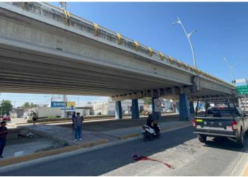 hombre se lanzó del puente en el Bulevar Playa del Carmen