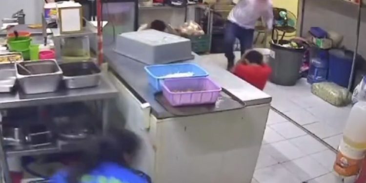 Asalto violento a restaurante chino en Cancún: empleados golpeados y sin detenidos