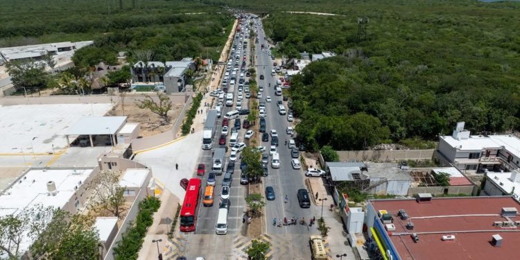 Caos en Tulum por bloqueo carretero: liberan vía tras más de 10 horas de cierre
