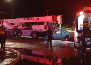 Accidente en Playa del Carmen: conductor muere tras chocar contra grúa