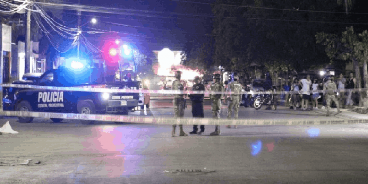 Joven ejecutado en Cancún; atacado a tiros en la calle
