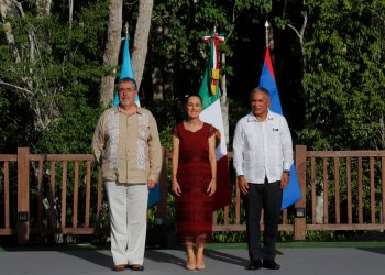 Sheinbaum Pardo anunció el Corredor Biocultural Gran Selva Maya; la acompañaron sus homólogos  Bernardo Arévalo y John Briceño.