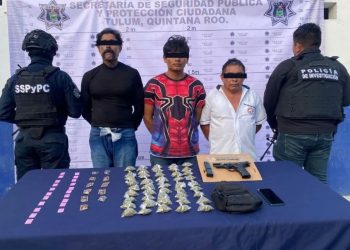 Tres hombres detenidos en operativo en Tulum; aseguraron armas, drogas y un taxi