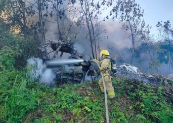 Incendio en corralón de la Fiscalía cerca del Cereso y estadio José López Portillo moviliza a cuerpos de emergencia