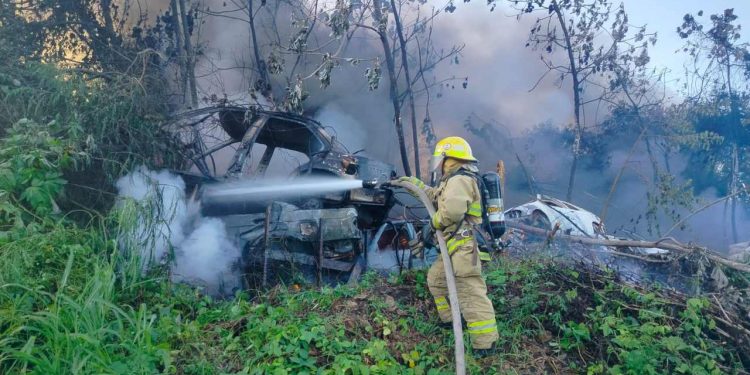 Incendio en corralón de la Fiscalía cerca del Cereso y estadio José López Portillo moviliza a cuerpos de emergencia