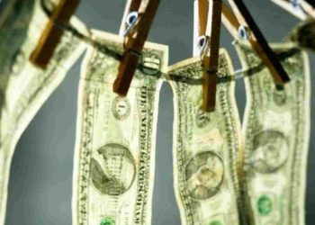 En Cambio Diario informa que Estados Unidos detecta lavado de 44 mil mdd por cárteles mexicanos, una cifra que revela la magnitud del crimen organizado en México y su impacto internacional. La directora de la Oficina de Asuntos Internacionales para Estupefacientes y Aplicación de la Ley (INL), Katie Stana, señaló que estas organizaciones operan con sofisticación financiera, utilizando múltiples métodos para mover dinero de manera ilícita hacia el extranjero.