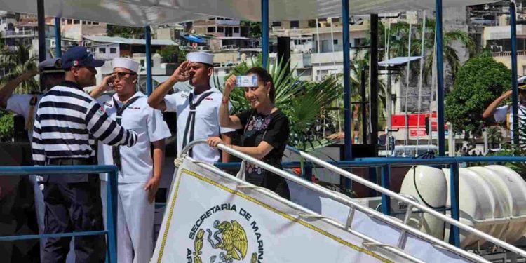 Claudia Sheinbaum y la nueva tripulación del Marinabús