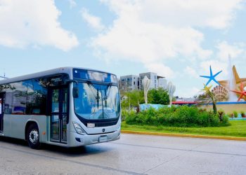 Llegan autobuses articulados a Cancún
