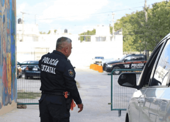 enuncian a elementos policiacos de Cancún; turistas y locales se quejan de abusos