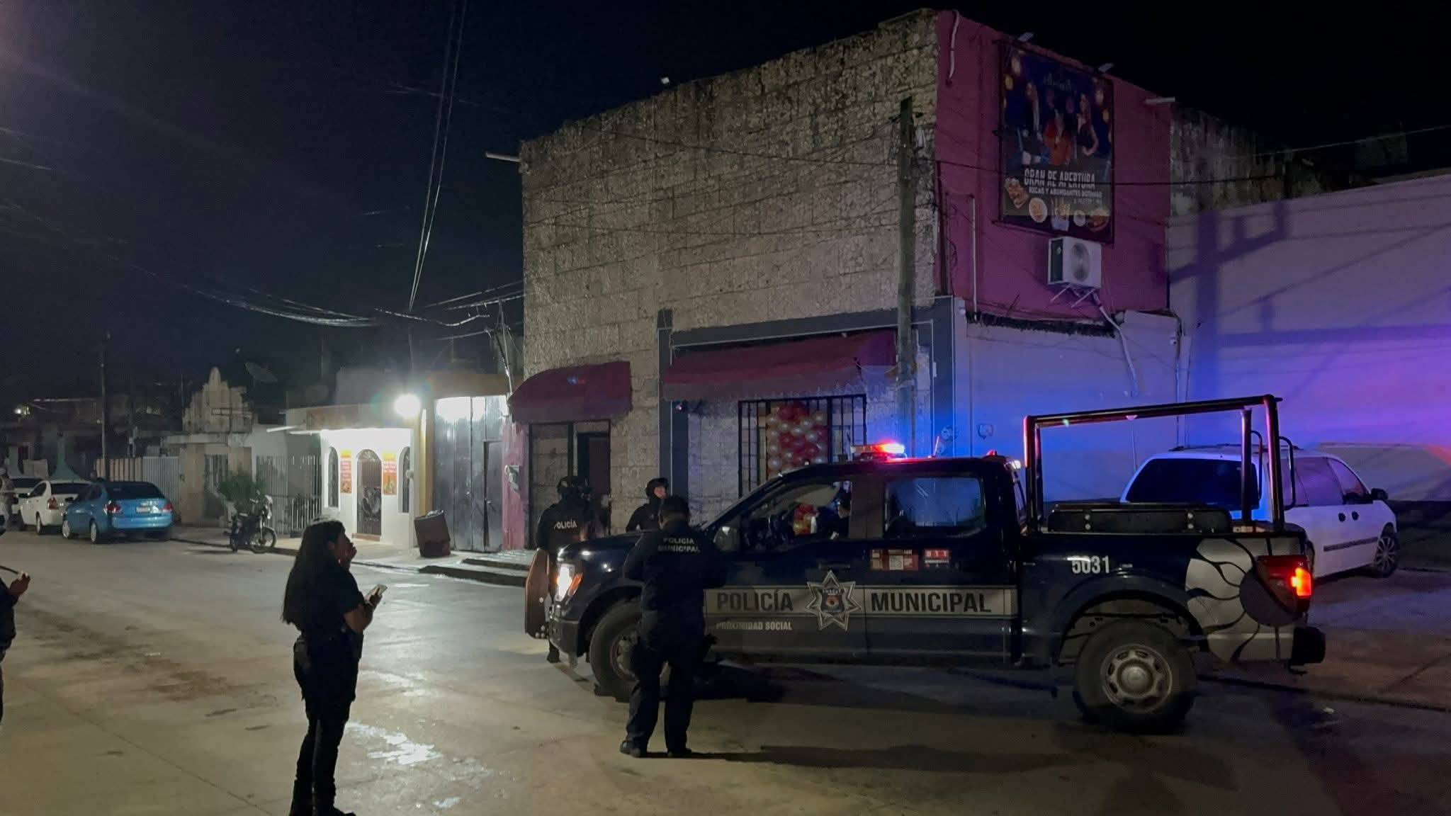 Respuesta policial por balacera en bar Emporio de Cancún