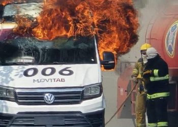 Incendio de unidad de Movitab es sofocado por Bomberos de Protección Civil en Villahermosa