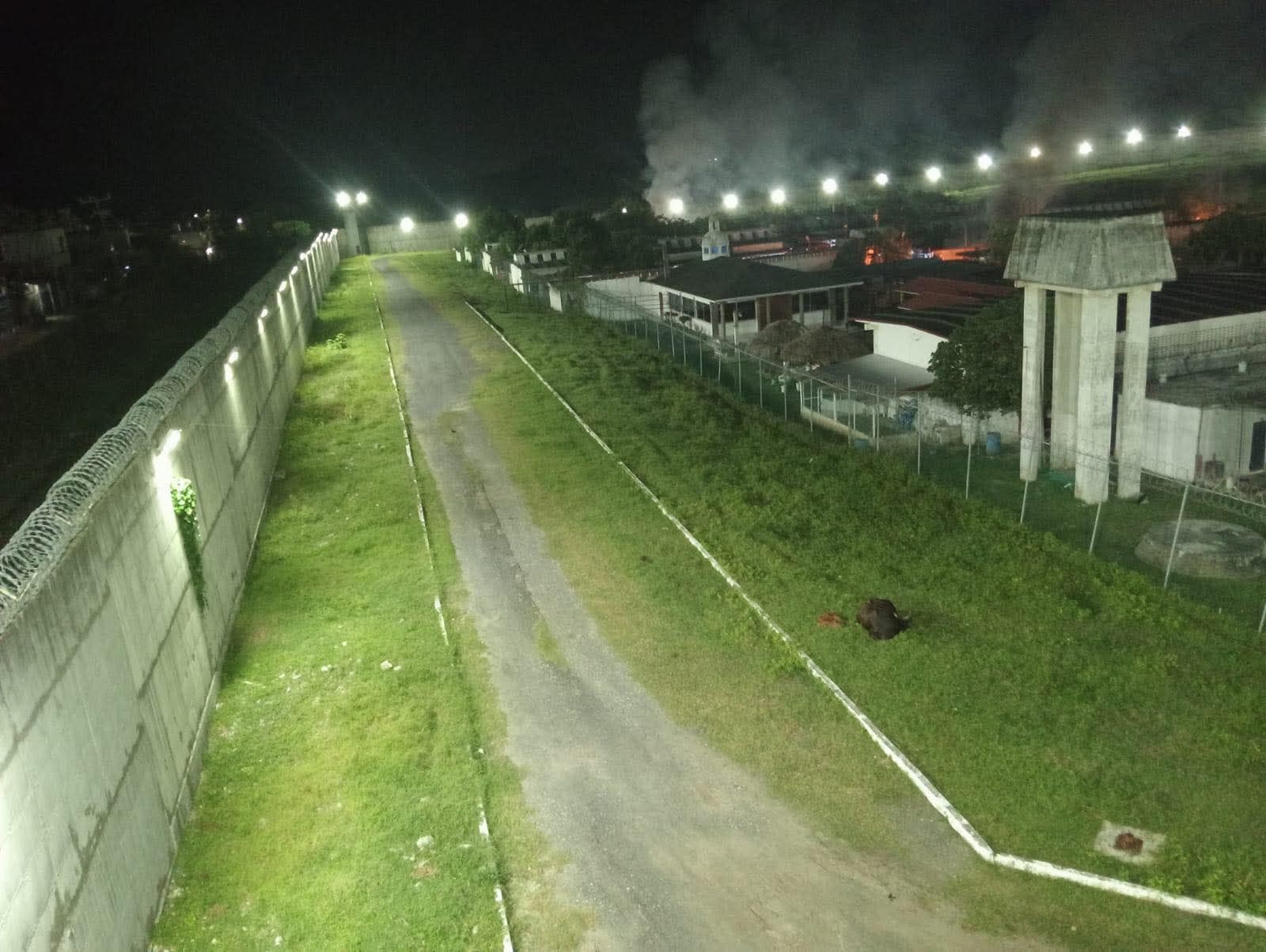 Imágenes muestran fuego y tensión durante motín en penal de Veracruz