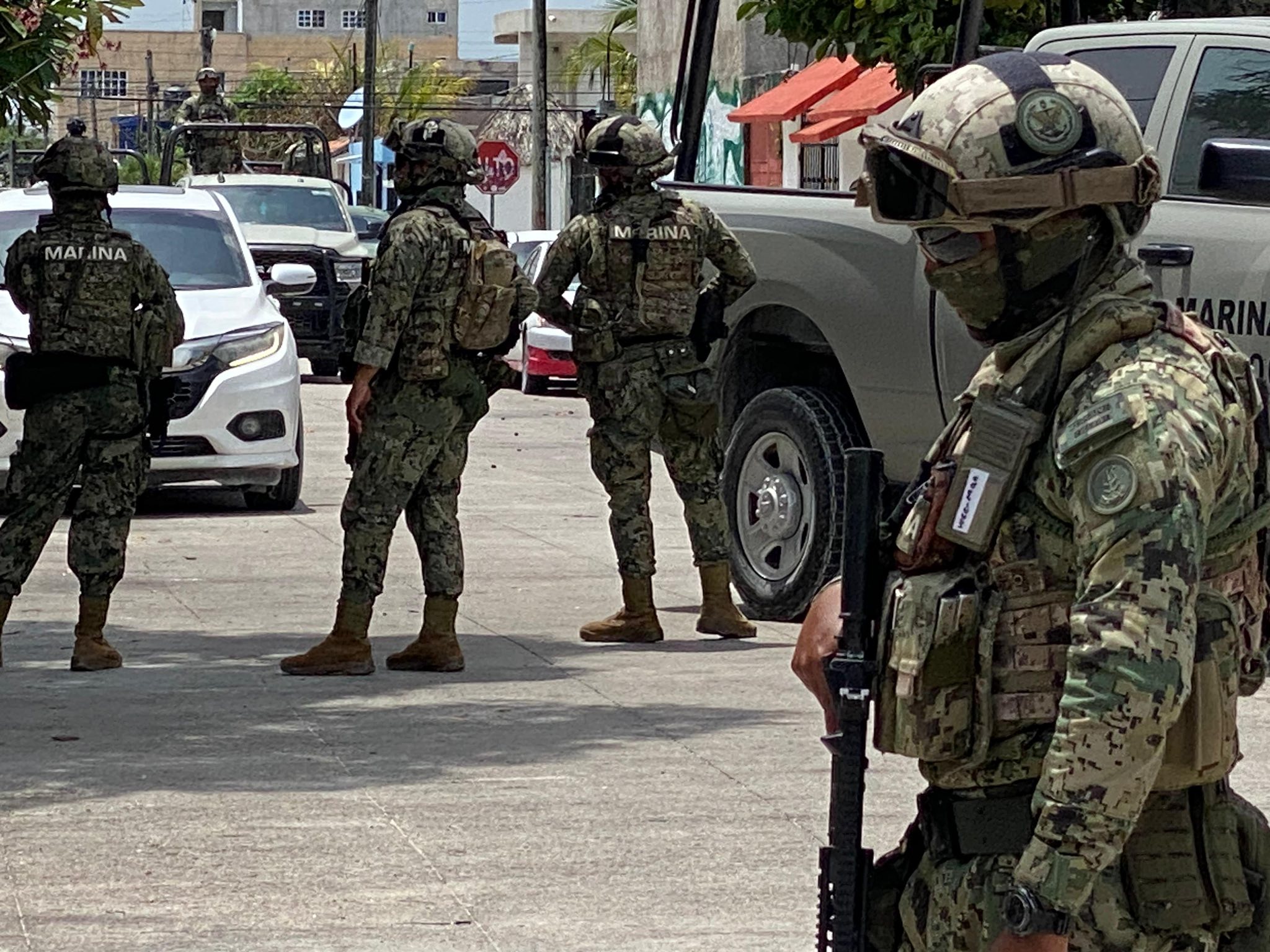La presencia de elementos ministeriales y armados generó expectación en la zona.