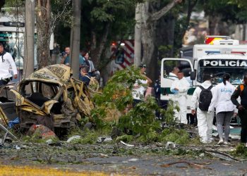 Al menos 14 muertos tras atentado en base aérea y ataque a helicóptero en Colombia