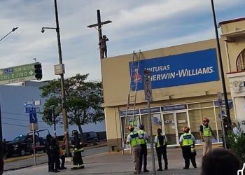 Protección Civil y Bomberos evitan intento de suicidio en el centro de Playa del Carmen