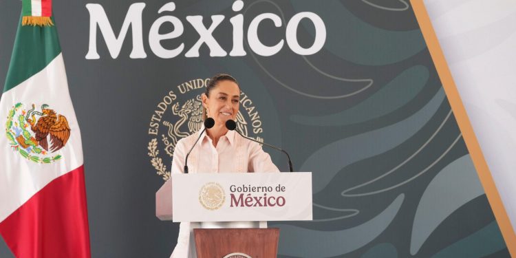 Sheinbaum celebra que la pobreza en México es la más baja en 40 años
