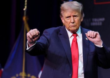 Trump dice que México "hace lo que nosotros le decimos que haga" y presume control en la frontera