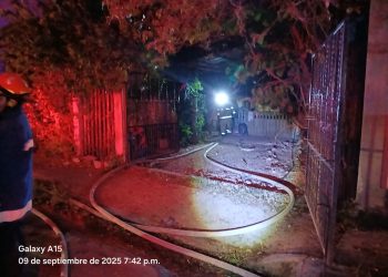 Incendio en vivienda de la avenida 3 Garantías moviliza a cuerpos de emergencia en Chetumal