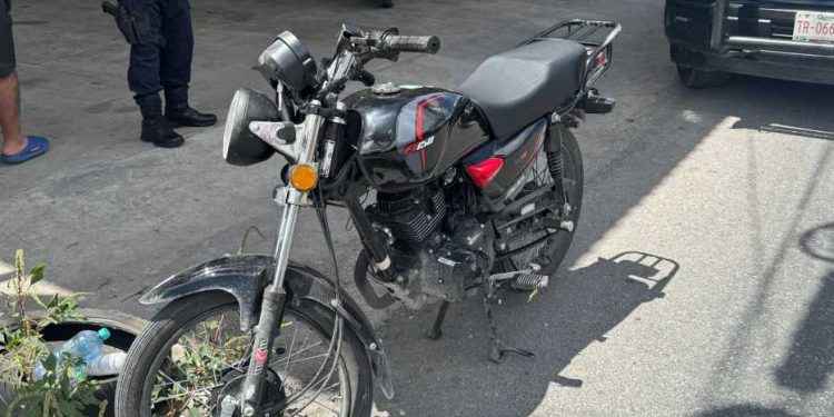 Detienen a joven tras persecución en la Región 221; aseguraron motocicleta presuntamente robada