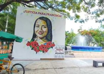 Reaparece manta con imagen de Francisca Mariner frente al Palacio Municipal de Benito Juárez