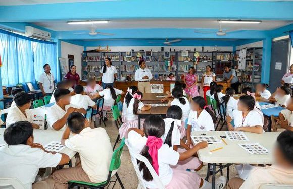 Protestan maestros de secundaria por salarios pendientes en Yucatán