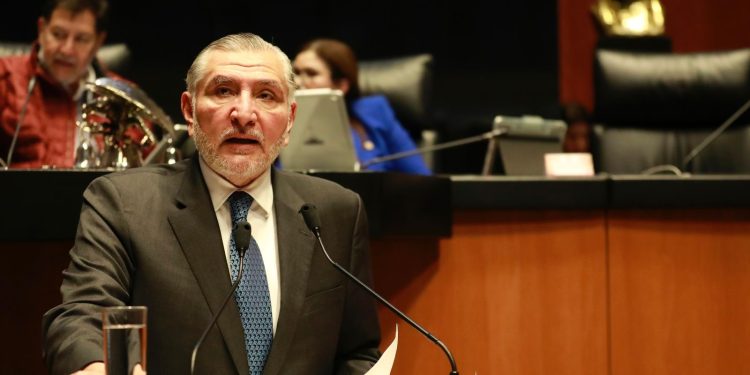 mantiene comunicación con AMLO