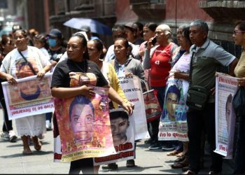 Se reúne Claudia Sheinbaum con padres de los 43 normalistas de Ayotzinapa