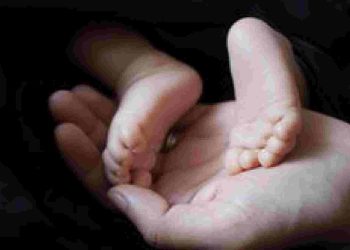 Pareja registra bebé nacido en vientre de alquiler en Cancún