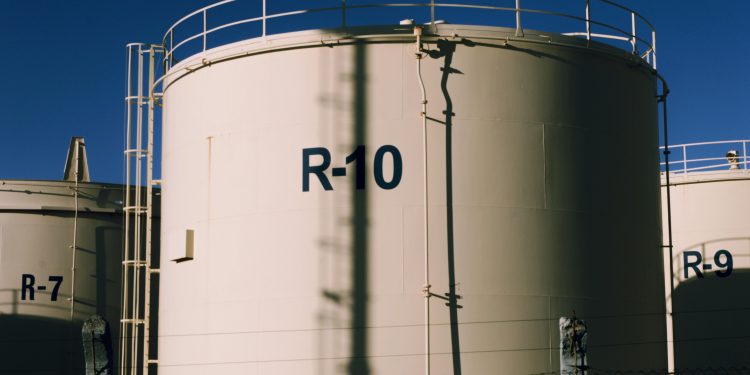 Falta de regulación afecta sector energético