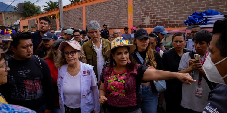 Clara Brugada recorre áreas afectadas