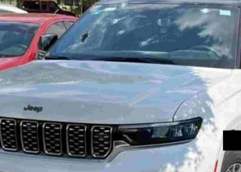 Atacan camioneta de la hija de Rocha Moya en Sinaloa; intentaban despojar del vehículo a su escolta