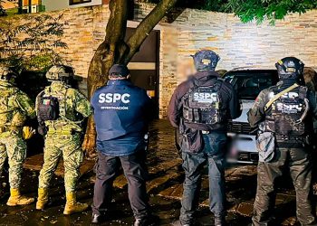 Capturan a 8 personas acusadas de extorsión tras 6 cateos en 3 estados