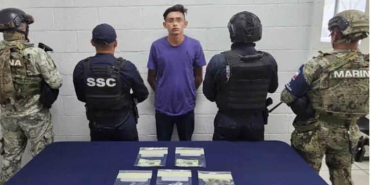 Detienen en Cozumel a presunto narcomenudista con drogas y dinero en efectivo