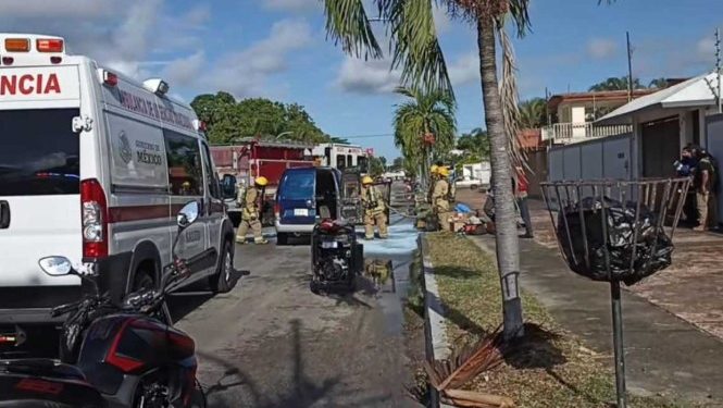 Incendio de camioneta en avenida Álvaro Obregón de Chetumal: presunta falla eléctrica