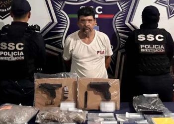 Detienen en Paraíso Maya a hombre con drogas y armas junto a su motocicleta