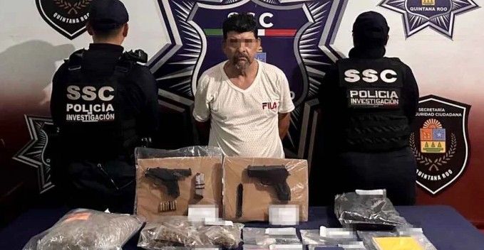 Detienen en Paraíso Maya a hombre con drogas y armas junto a su motocicleta
