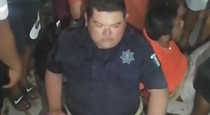 Vecinos del Kilómetro 80 someten a policías tras uso de gas lacrimógeno para evitar linchamiento