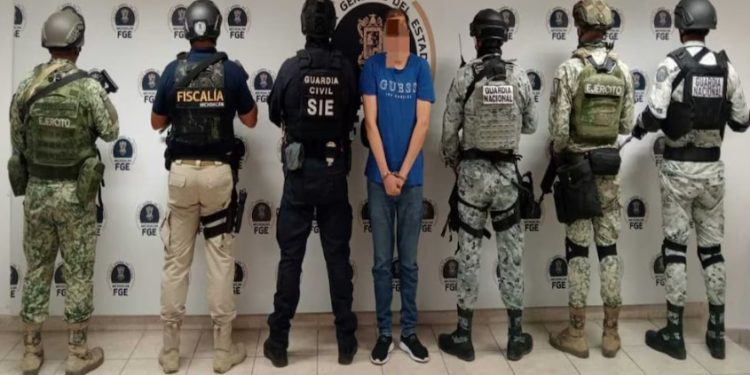 Detienen al secretario del Ayuntamiento de Jiquilpan por presunta vinculación con delincuencia organizada