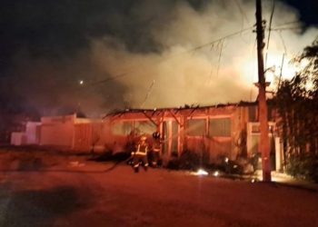 Restaurante “El Ballenitas” reducido a cenizas tras voraz incendio en Cancún