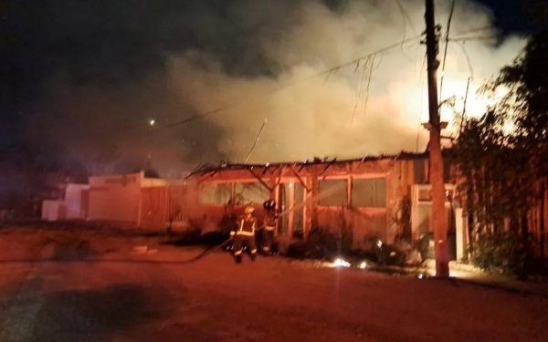 Restaurante “El Ballenitas” reducido a cenizas tras voraz incendio en Cancún