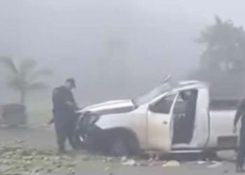 Accidente en carretera cerca del Cenote Azul por explosión de llanta