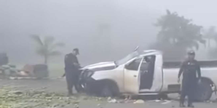 Accidente en carretera cerca del Cenote Azul por explosión de llanta