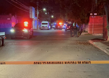 Ejecutan a un hombre dentro de su camioneta en la colonia Ejido