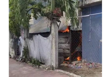 Incendio en vivienda abandonada moviliza a cuerpos de emergencia en Chetumal