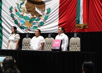 Entregan a Congreso de Quintana Roo Tercer Informe de Mara Lezama