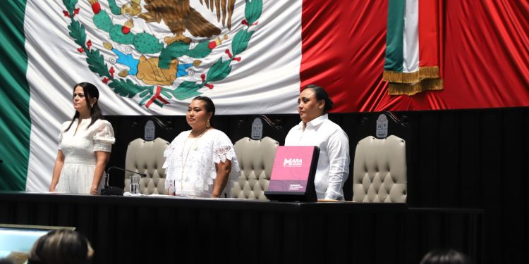 Entregan a Congreso de Quintana Roo Tercer Informe de Mara Lezama
