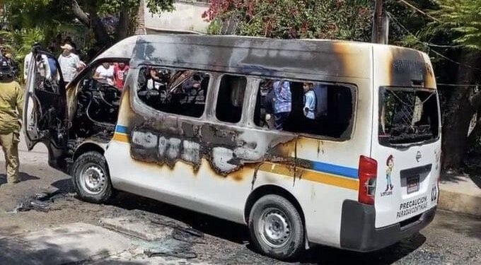 Incendian camión en Chilpancingo: dos mujeres y una niña heridas