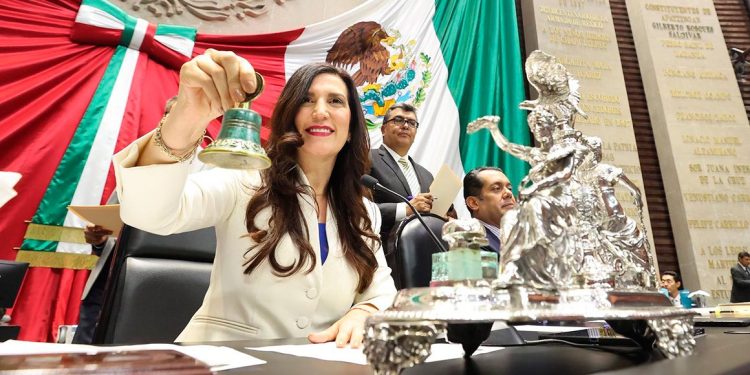 Transparencia en el servicio público pide Kenia López