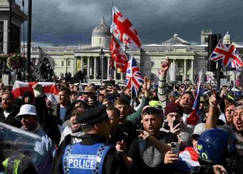Más de 100.000 personas en una marcha contra la inmigración en Londres