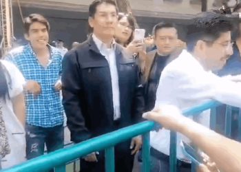 Presidente de la SCJN sale a atender y a escuchar al Pueblo: gesto inédito sorprende